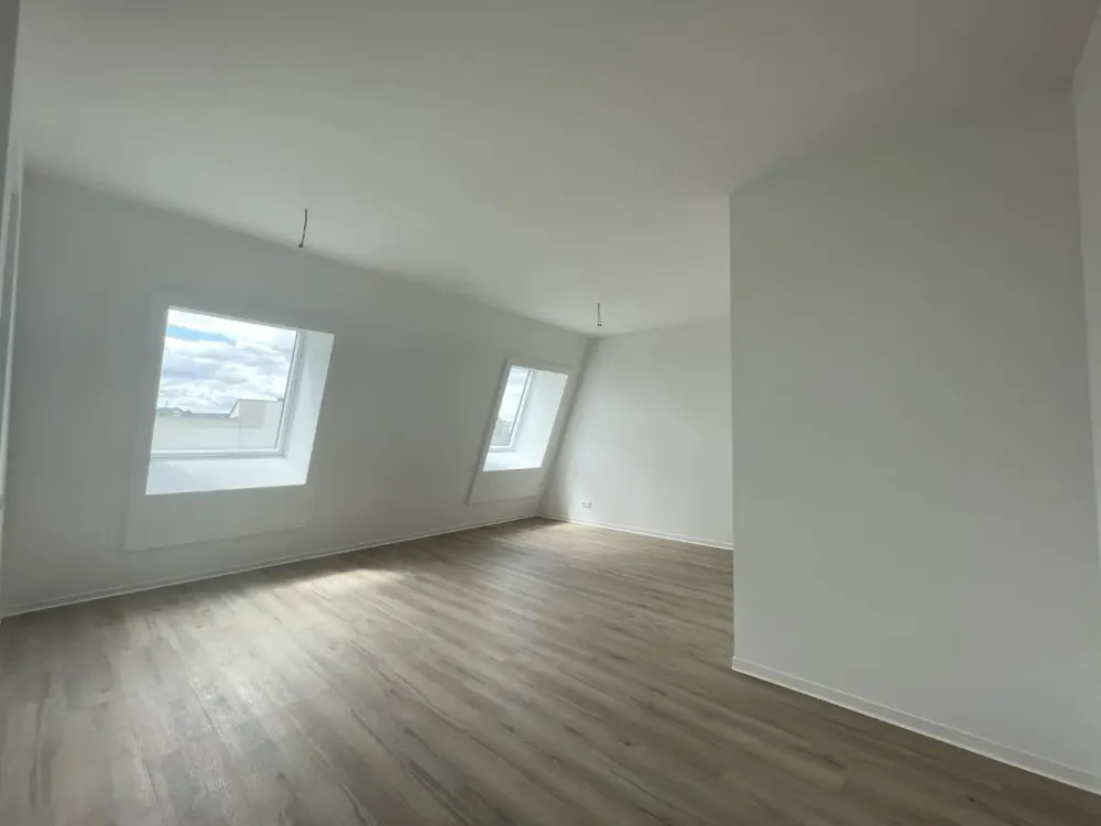 Neubau: 3-Zimmer-Dachgeschosswohnung mit Tageslichtbad, Badewanne, Loggia | Optional mit EBK