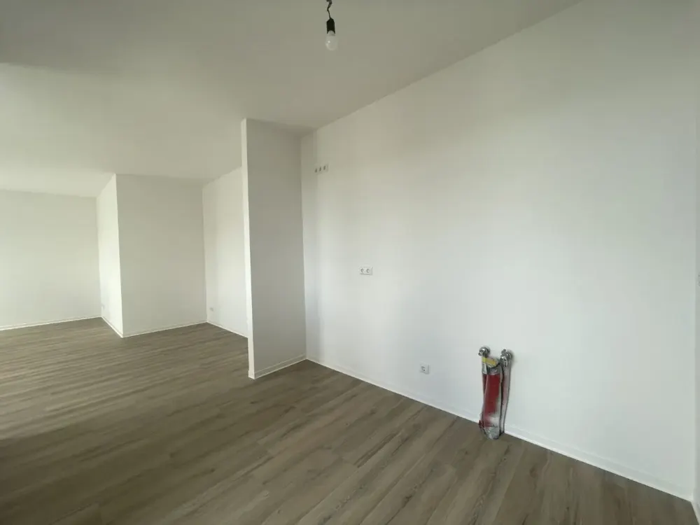 Neubau: 3-Zimmer-Dachgeschosswohnung mit Tageslichtbad, Badewanne, Loggia | Optional mit EBK