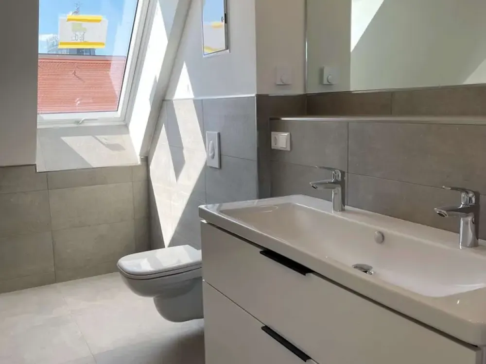 Traumhafte Maisonette-Wohnung mit Fußbodenheizung & Galerie in Schönefeld! WE 13**