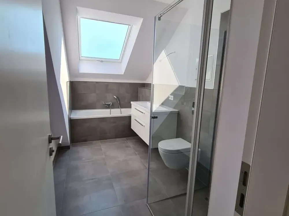 Traumhafte Maisonette-Wohnung mit Fußbodenheizung & Galerie in Schönefeld! WE 13**