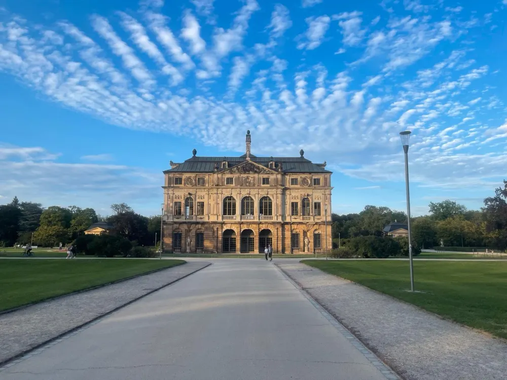 Wunderschöne 1 1/2-Raum WHG direkt am Großen Garten; möbliert