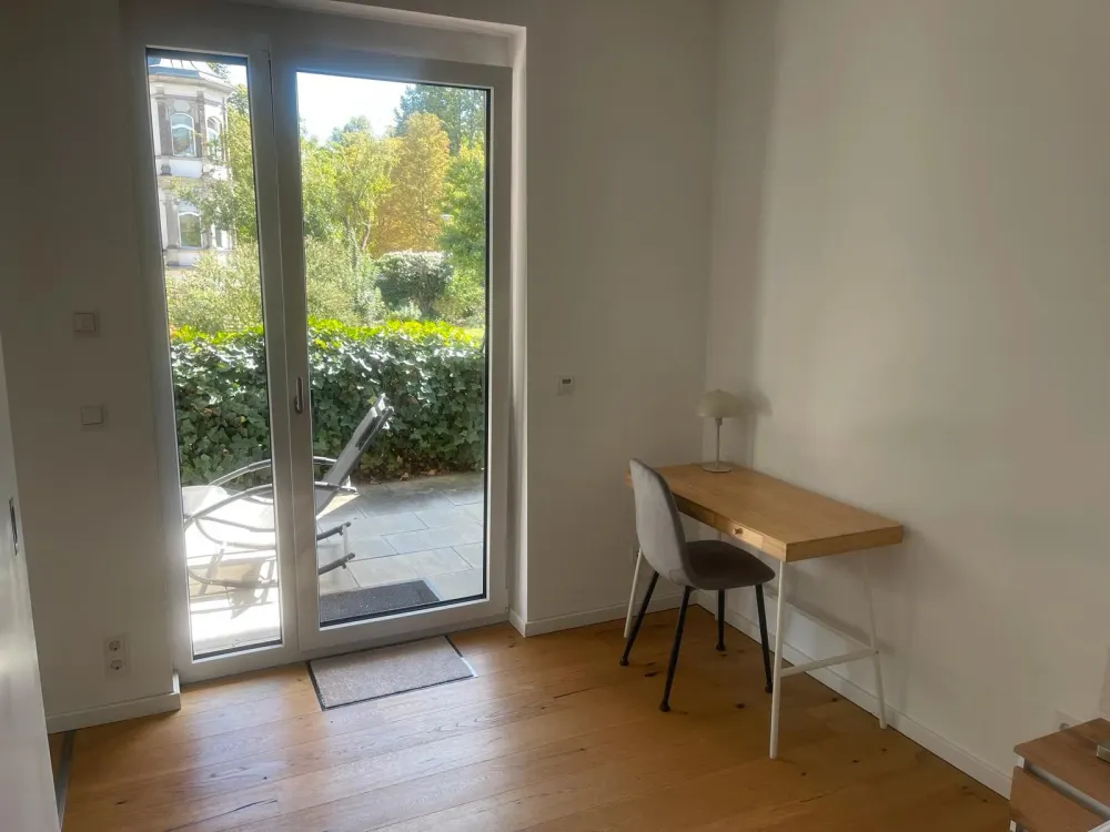 Wunderschöne 1 1/2-Raum WHG direkt am Großen Garten; möbliert