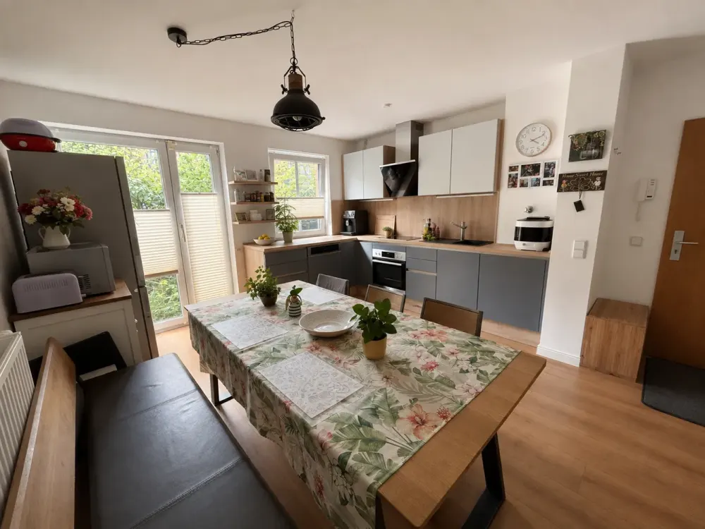Urbanes Wohnen auf Zeit! Teilmöblierte 5-Zimmer-Erdgeschosswohnung mit Garte in Hamburg-Bahrenfeld