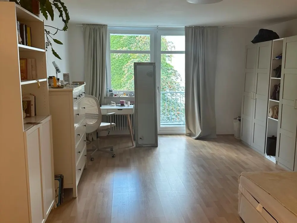 Helles und wunderschönes WG-Zimmer in zentraler, ruhiger Lage