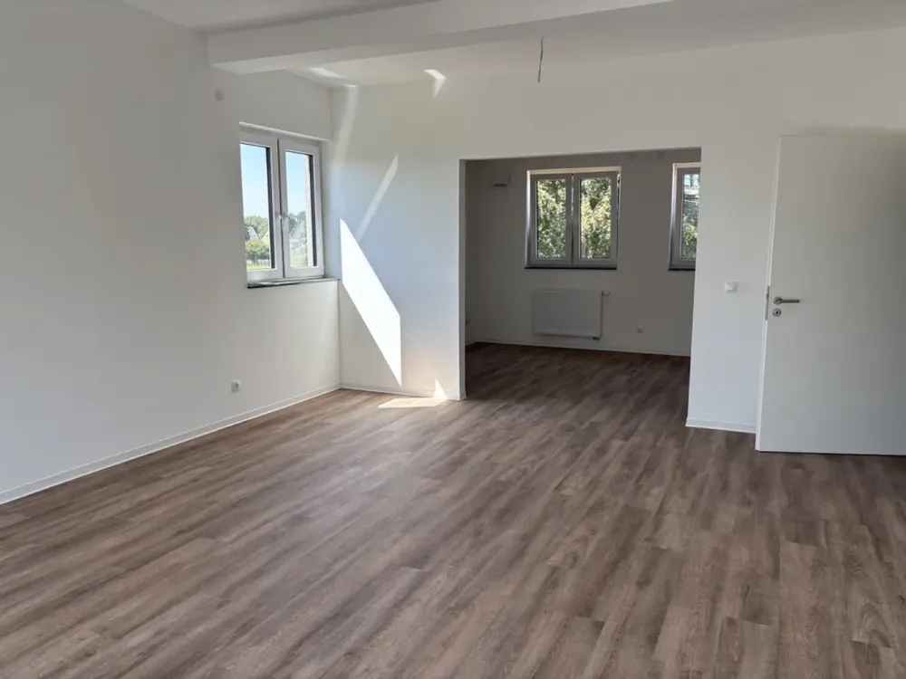 Ankommen und wohlfühlen: Stilvolle Dachwohnung für Paare und Pendler