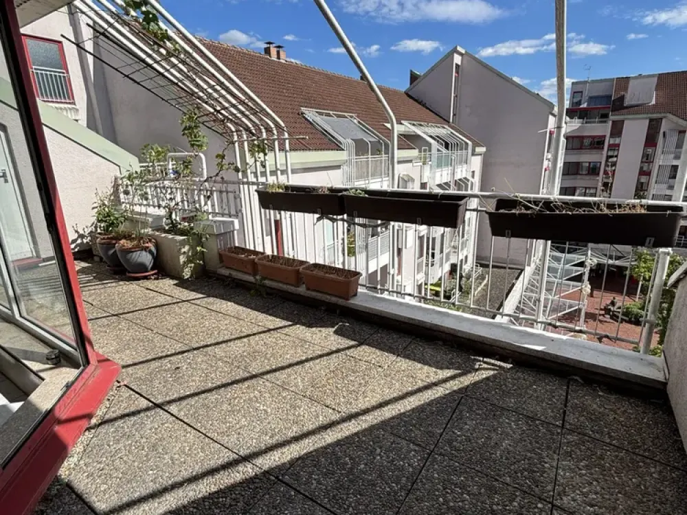 Helle 2-Zimmer-Wohnung mit Dachterrasse in der Nähe der Saarbrücker City *direkt vom Vermieter*