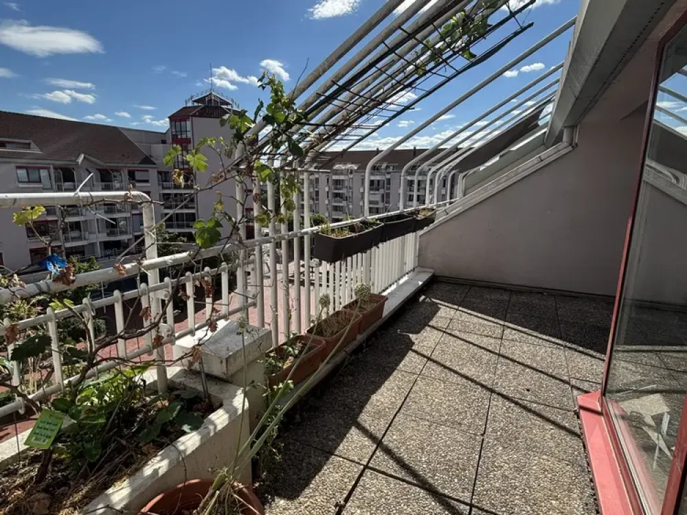 Helle 2-Zimmer-Wohnung mit Dachterrasse in der Nähe der Saarbrücker City *direkt vom Vermieter*