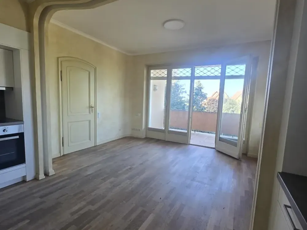 Stilvolle 2- Zimmer Wohnung in repräsentativer Altbauvilla