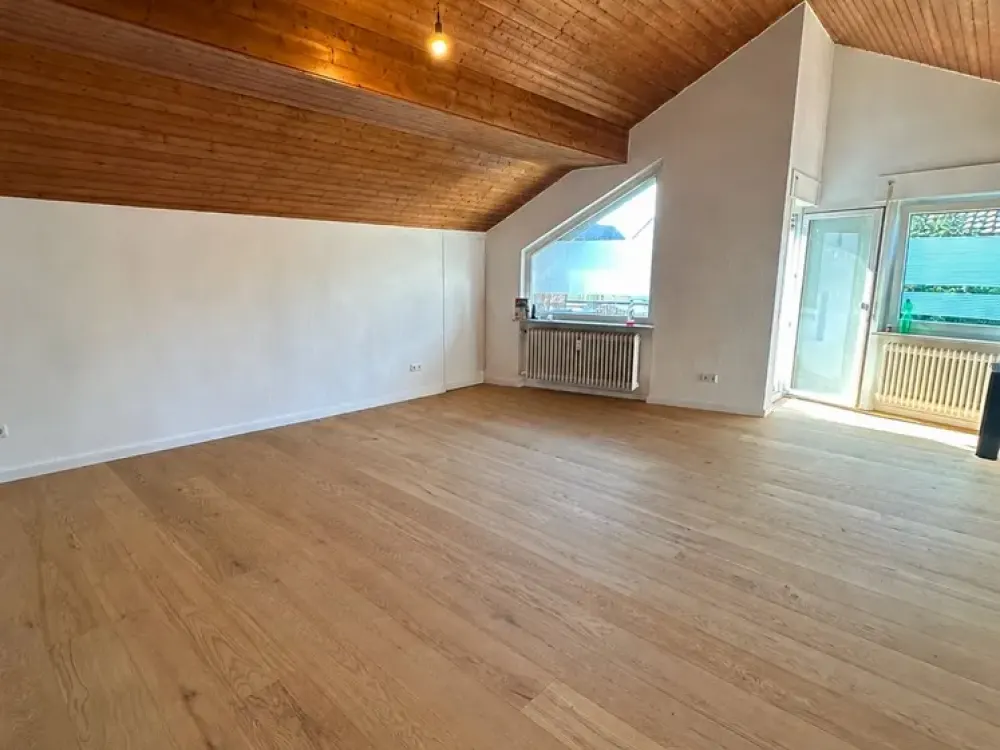 Erstbezug nach Kernsanierung. 2-Zimmer-Dachgeschosswohnung in Stuttgart-Möhringen