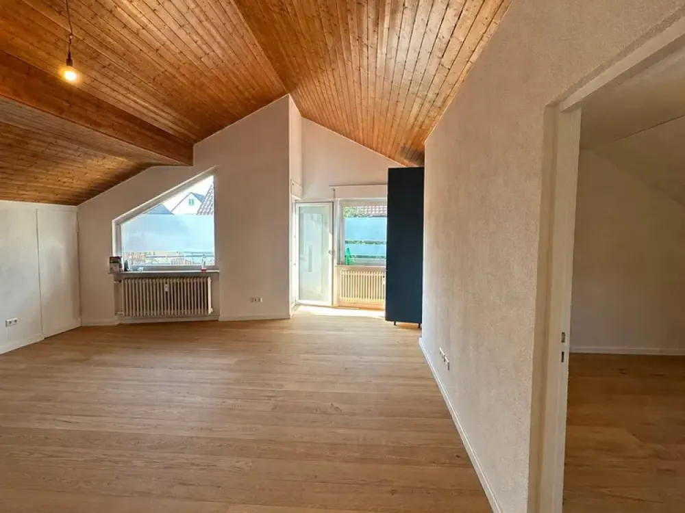 Erstbezug nach Kernsanierung. 2-Zimmer-Dachgeschosswohnung in Stuttgart-Möhringen