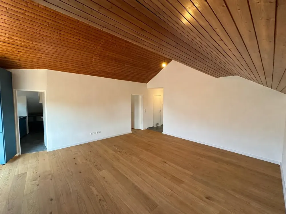 Erstbezug nach Kernsanierung. 2-Zimmer-Dachgeschosswohnung in Stuttgart-Möhringen