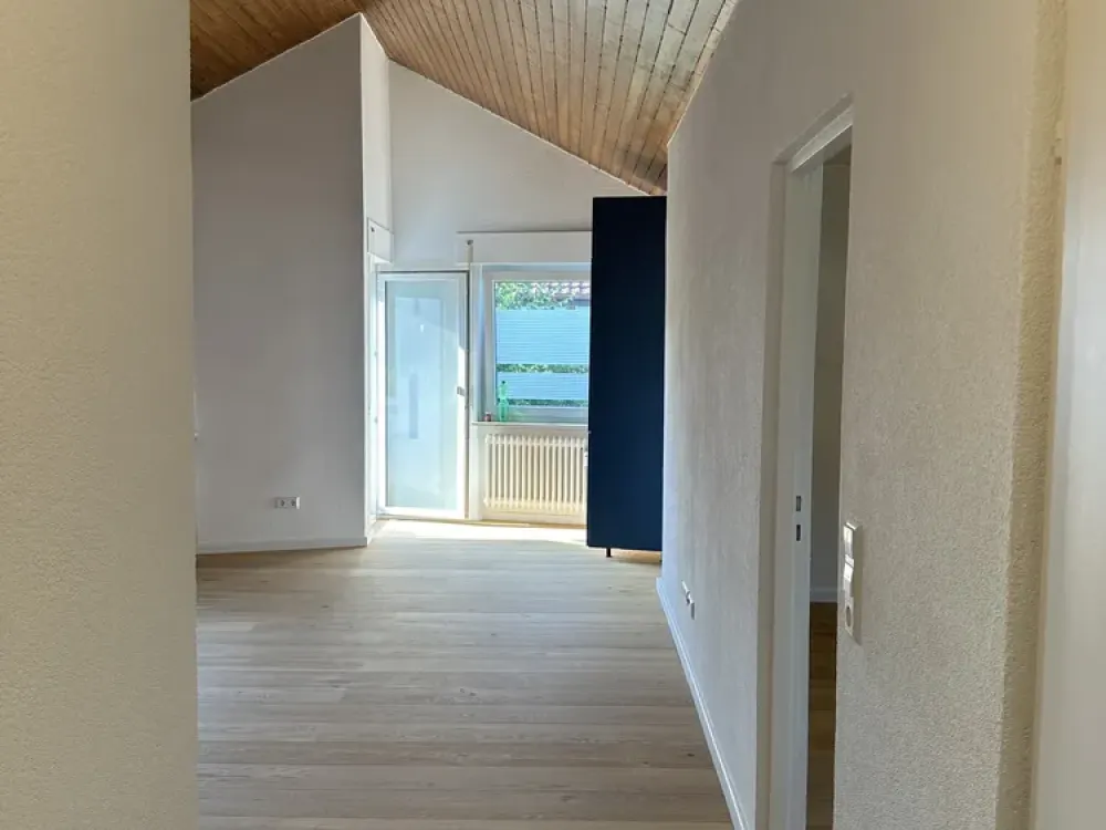 Erstbezug nach Kernsanierung. 2-Zimmer-Dachgeschosswohnung in Stuttgart-Möhringen