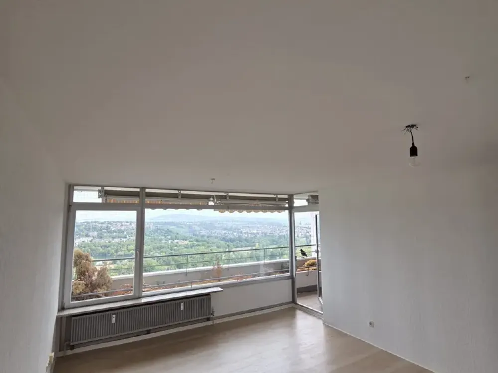 Helle 2-Zimmer-Wohnung mit Balkon und Panoramablick