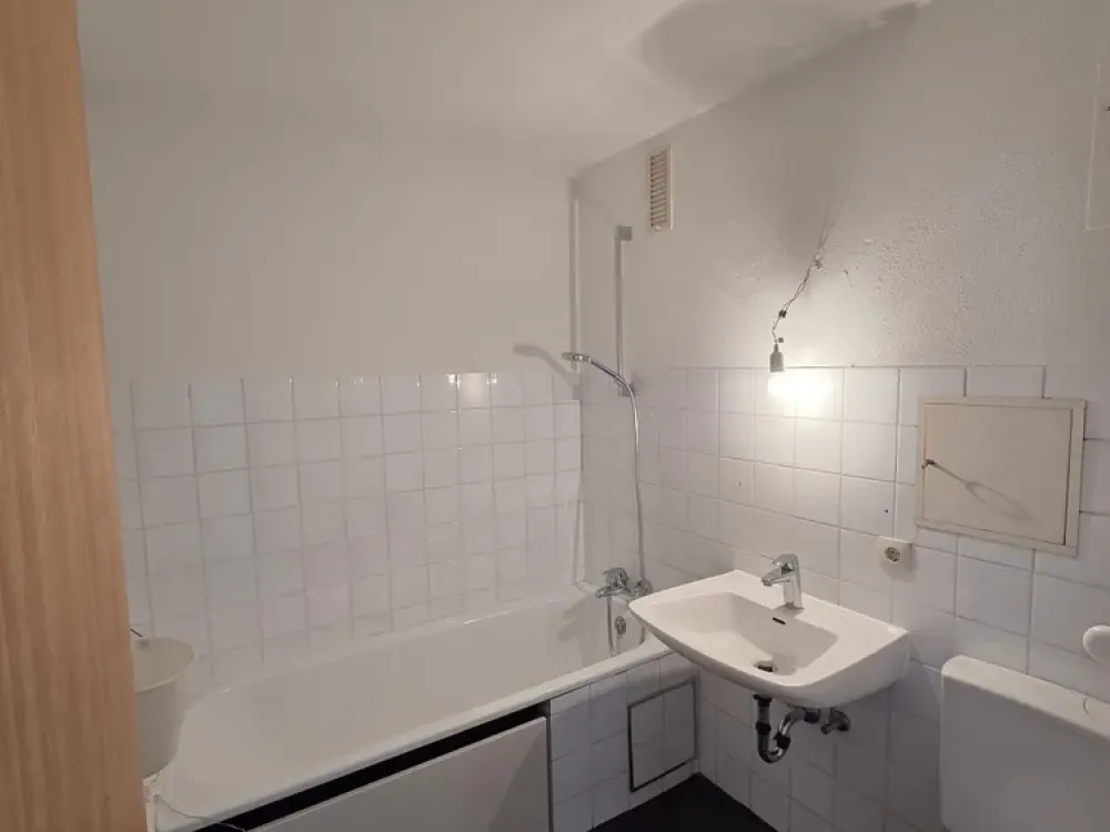 Helle 2-Zimmer-Wohnung mit Balkon und Panoramablick