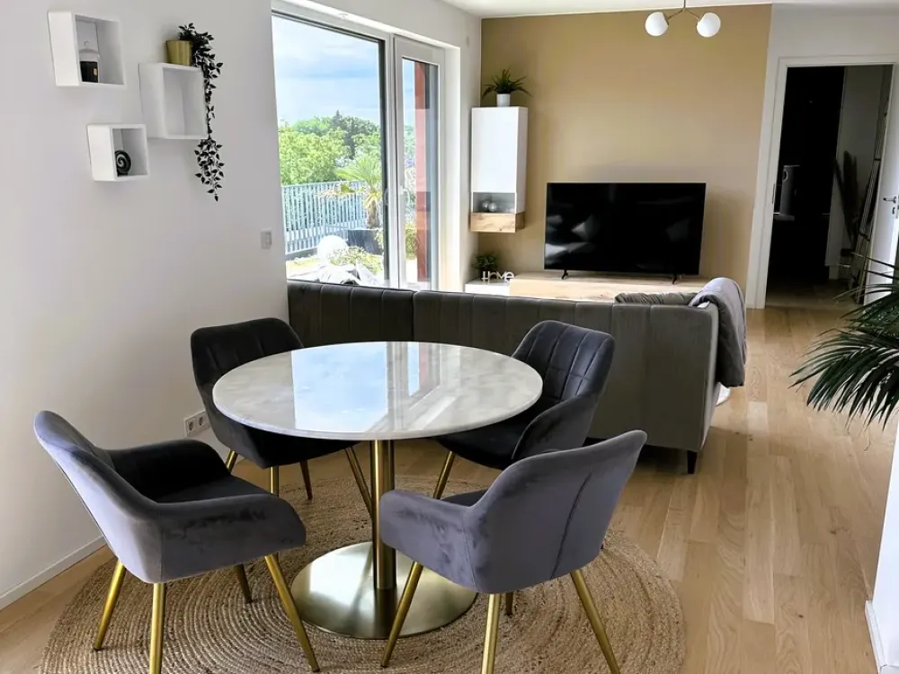 Penthouse in Allach mit atemberaubendem Alpenblick und großzügigem Südbalkon.