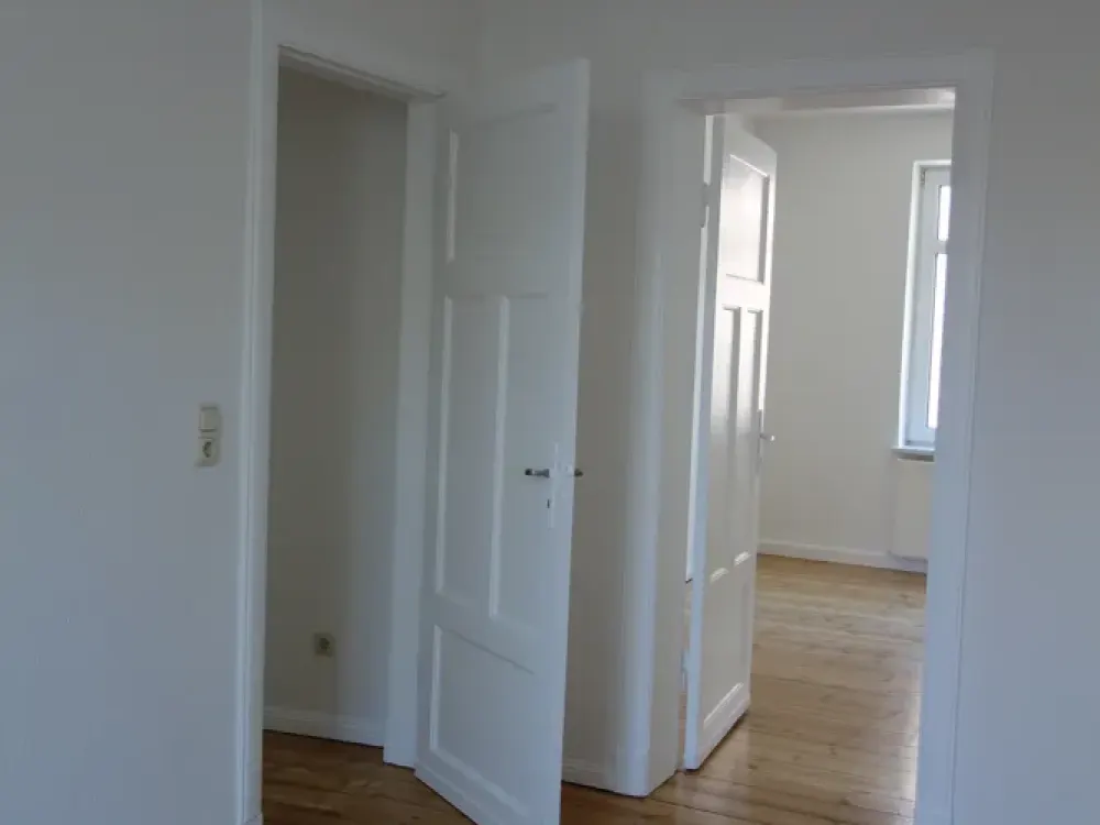 3-room apartment with modern bathroom, fitted kitchen, large balcony