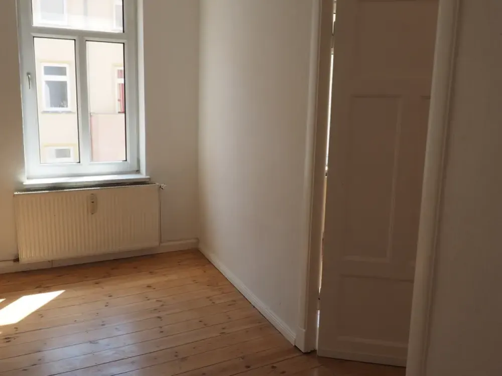 3-room apartment with modern bathroom, fitted kitchen, large balcony