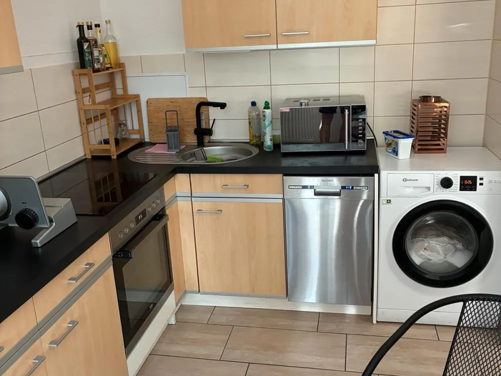 3 Raumwohnung 70qm, Möbeliert mit Stellplatz zur Untervermietung