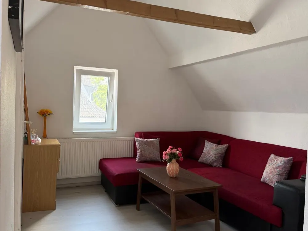 Möbilierte Dachgeschoss Wohnung in Hannover