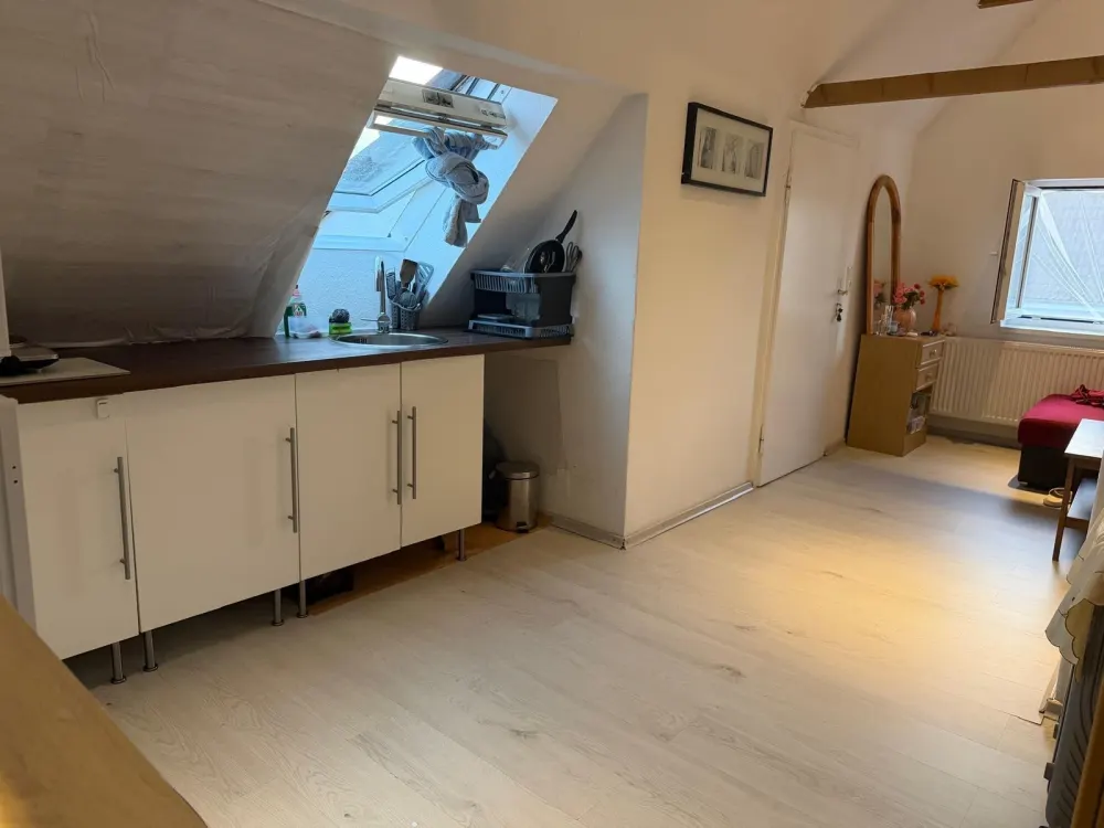 Möbilierte Dachgeschoss Wohnung in Hannover