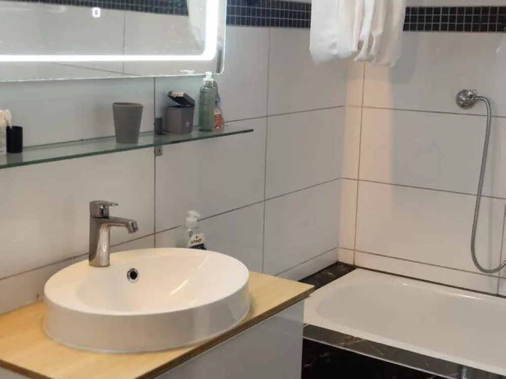 Helle schöne möblierte 3 Zimmer Wohnung