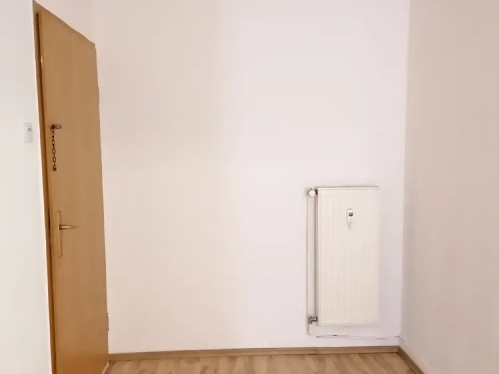 Frisch weiß gestrichen! Dachgeschosswohnung im Altbaustil!