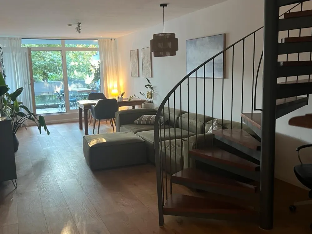 Möbilierte Maisonette Wohnung, befristet auf 2 Jahre