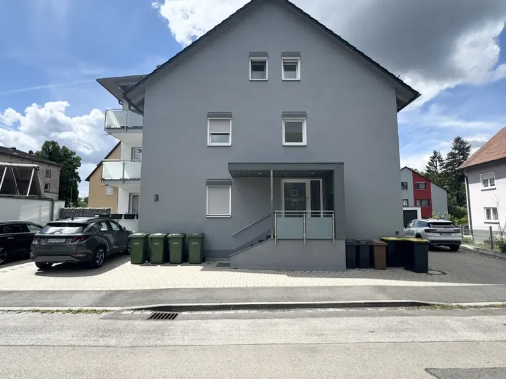 Neuwertig - Wohnung mit gehobener Ausstattung im DG - Lofteffekt - Balkon - Garage - Stellplatz