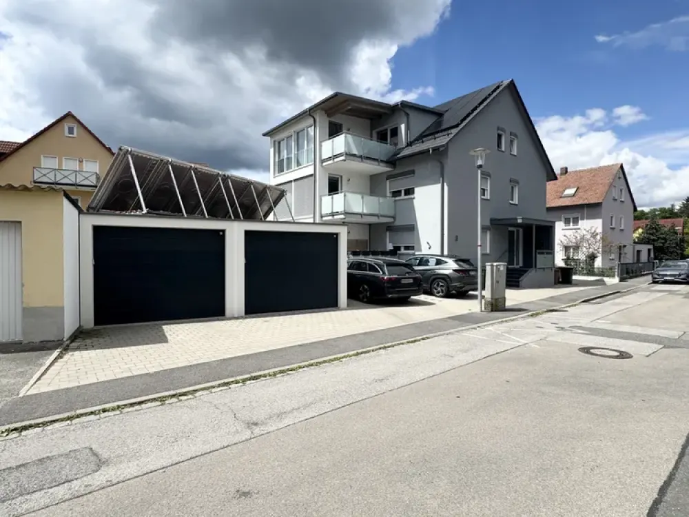 Neuwertig - Wohnung mit gehobener Ausstattung im DG - Lofteffekt - Balkon - Garage - Stellplatz