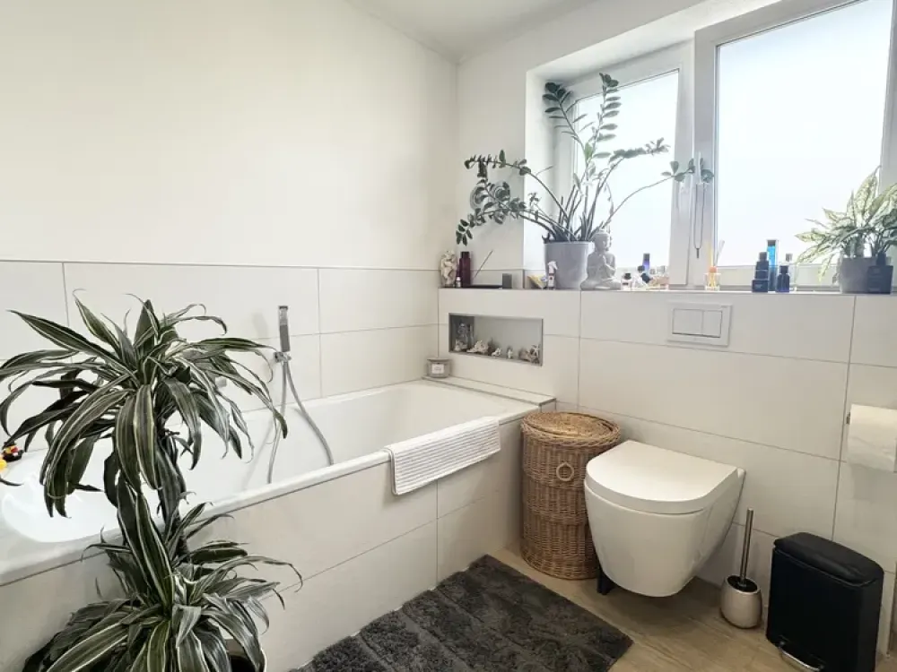 Neuwertig - Wohnung mit gehobener Ausstattung im DG - Lofteffekt - Balkon - Garage - Stellplatz