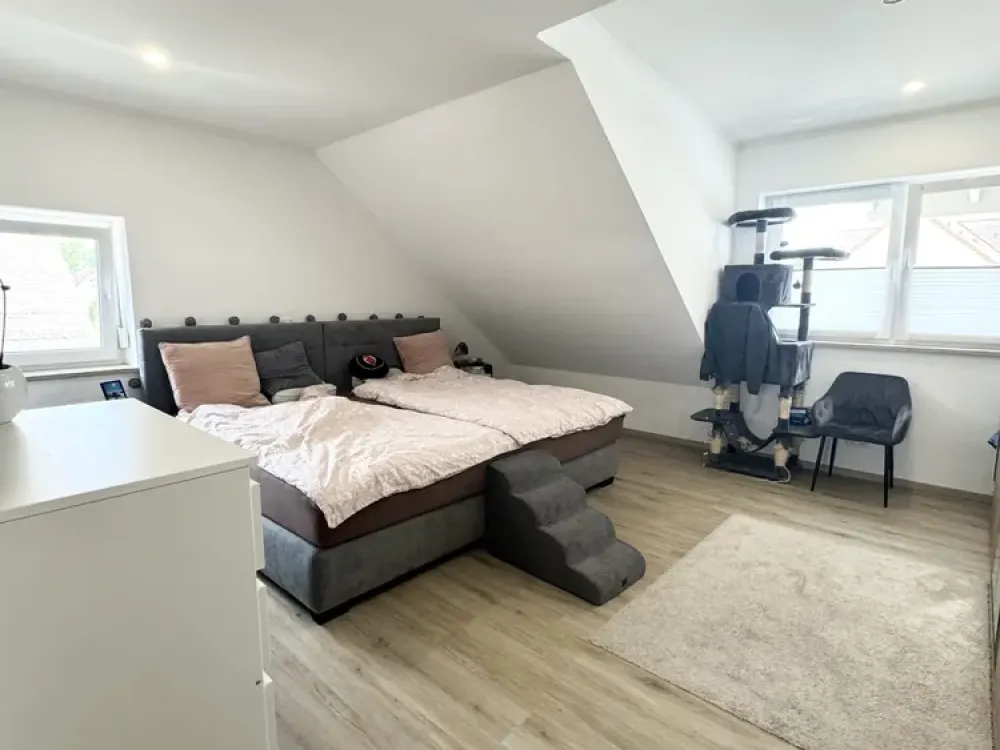Neuwertig - Wohnung mit gehobener Ausstattung im DG - Lofteffekt - Balkon - Garage - Stellplatz