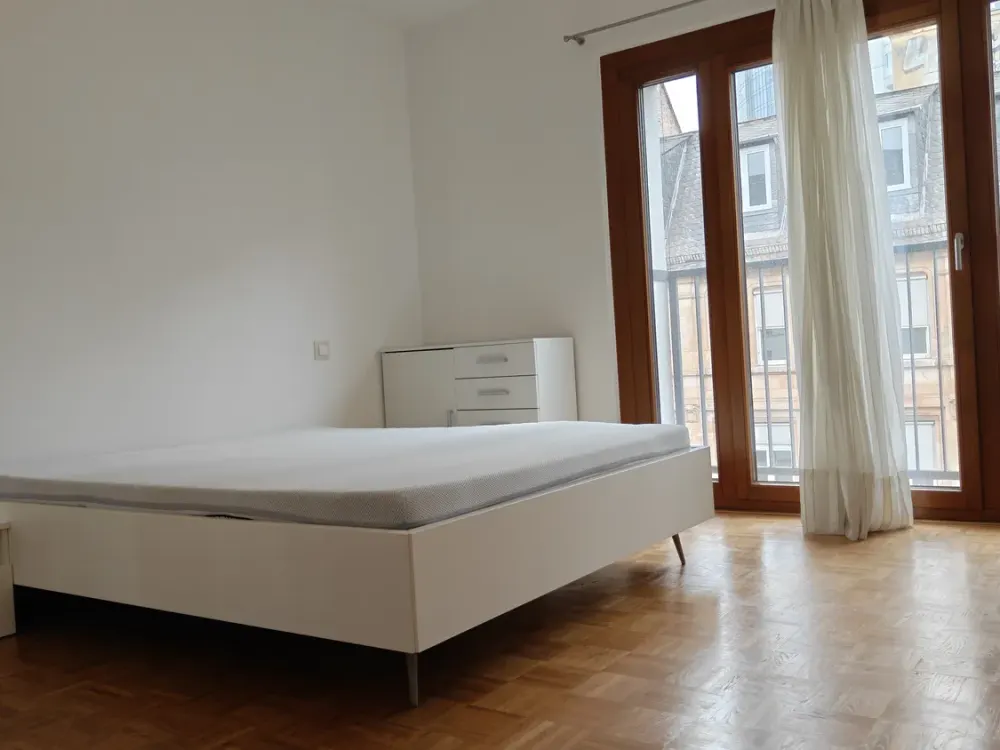 Frisch renovierte und möblierte 3-Zimmer-Wohnung, auch WG-tauglich, im Bahnhofsviertel
