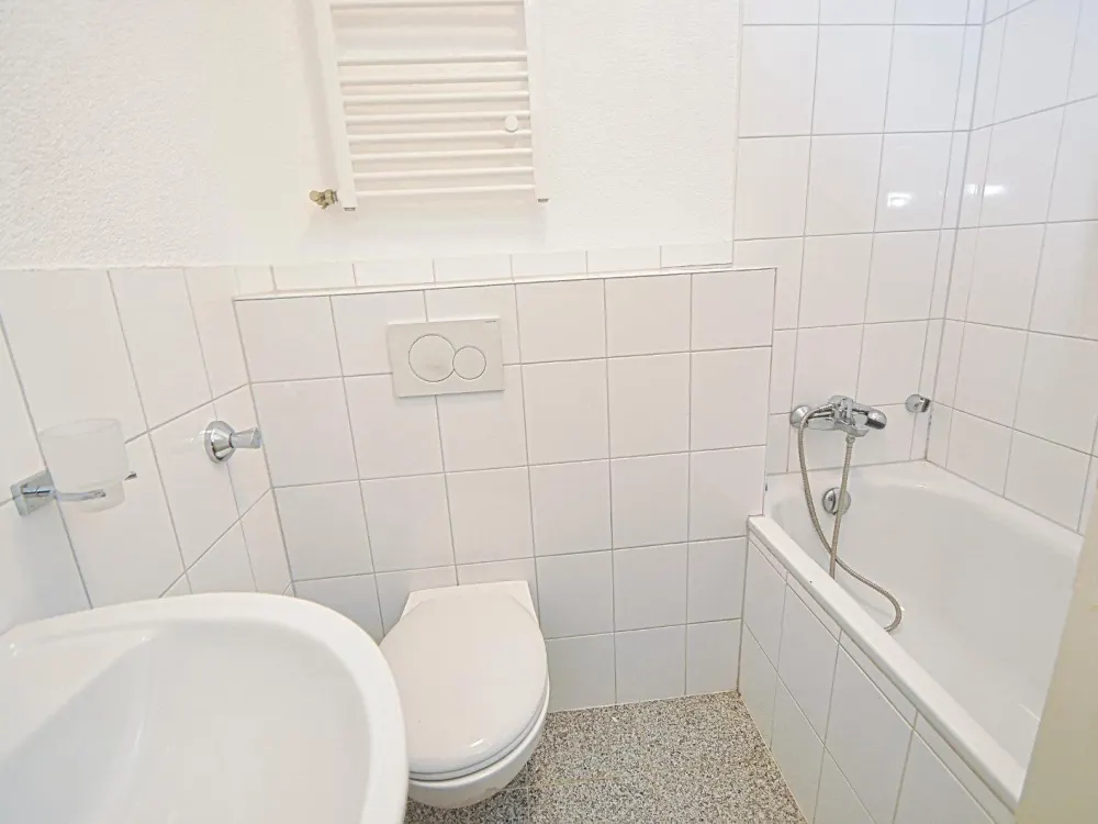 Hohe Decken ! Altbauperle sucht neue Mieter.