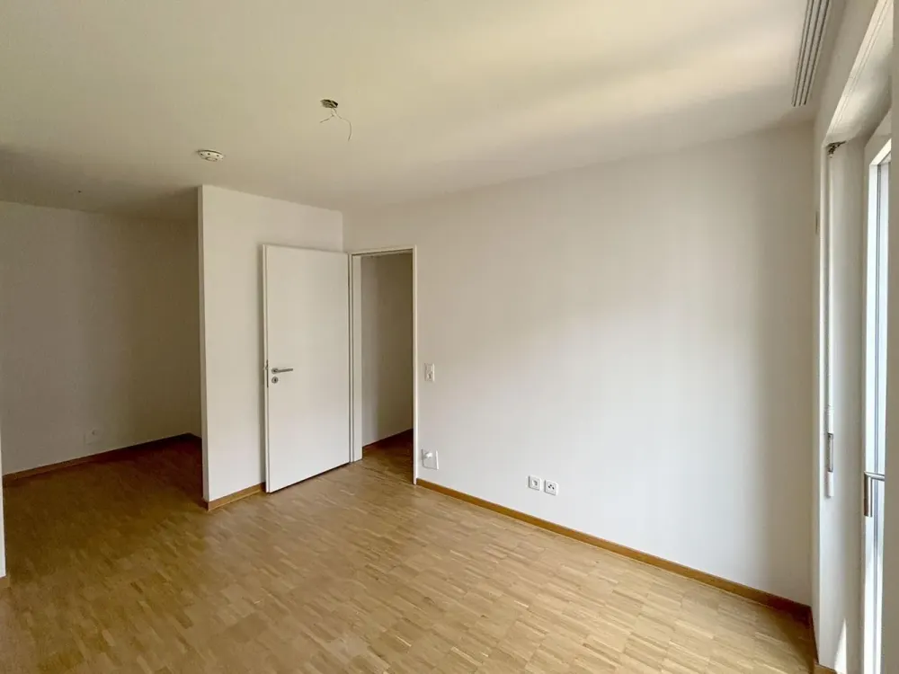 - Wohnen in den Pariser Höfen - 2 Zimmer-Wohnung mit Ankleide und Balkon