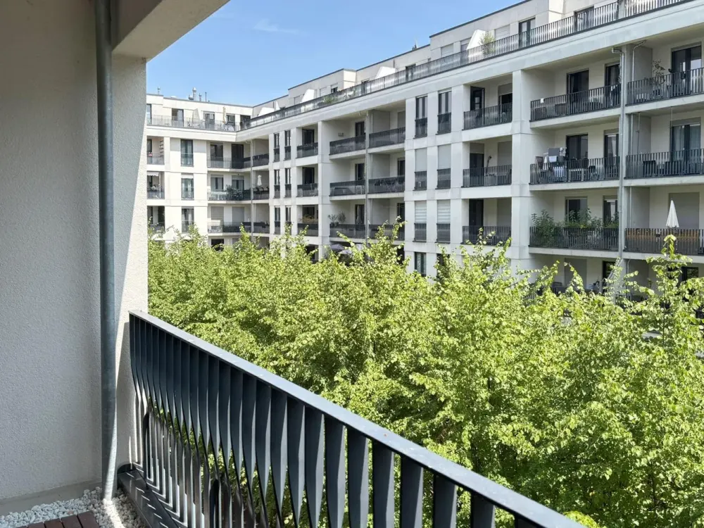 - Wohnen in den Pariser Höfen - 2 Zimmer-Wohnung mit Ankleide und Balkon