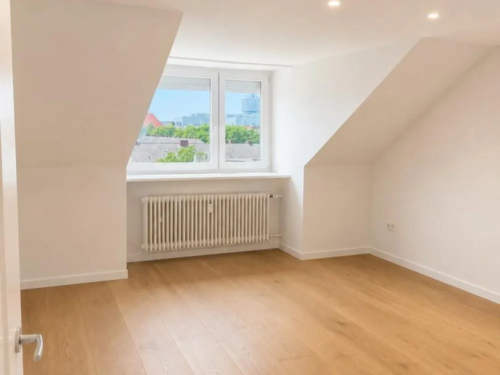 20 m² Zimmer in neu sanierter 2er WG, Erstbezug, Nähe BMW und Olympiapark