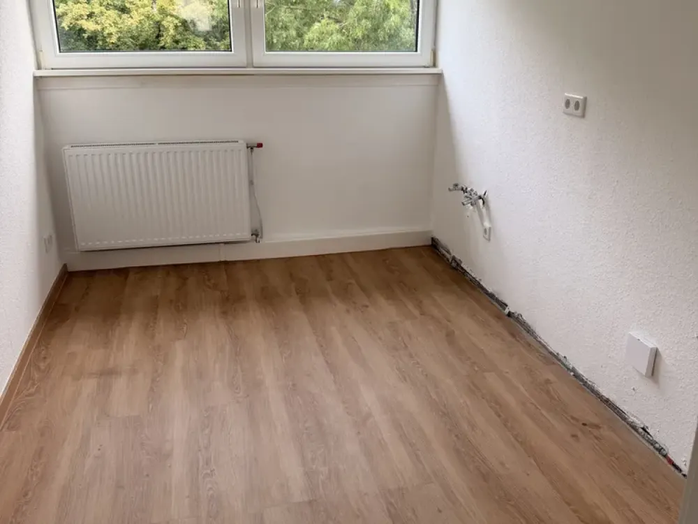 Sehr schön geschnittene, frisch sanierte Dachgeschosswohnung in Toplage
