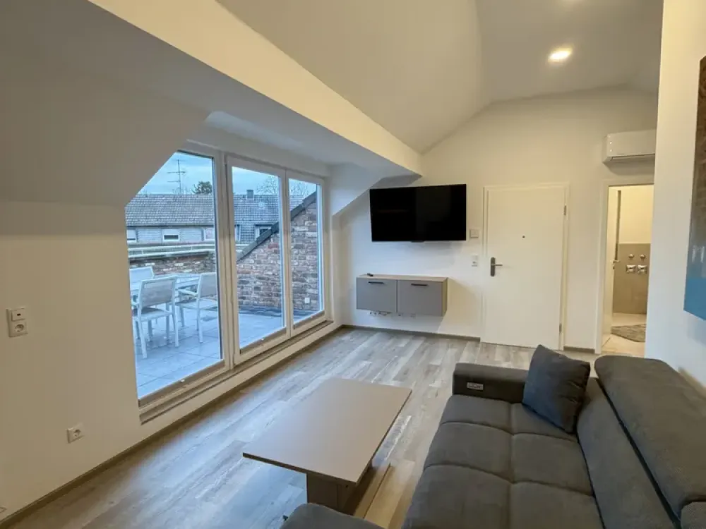 Möblierte 2‑Zimmer Dachgeschoss-Wohnung in Hürth