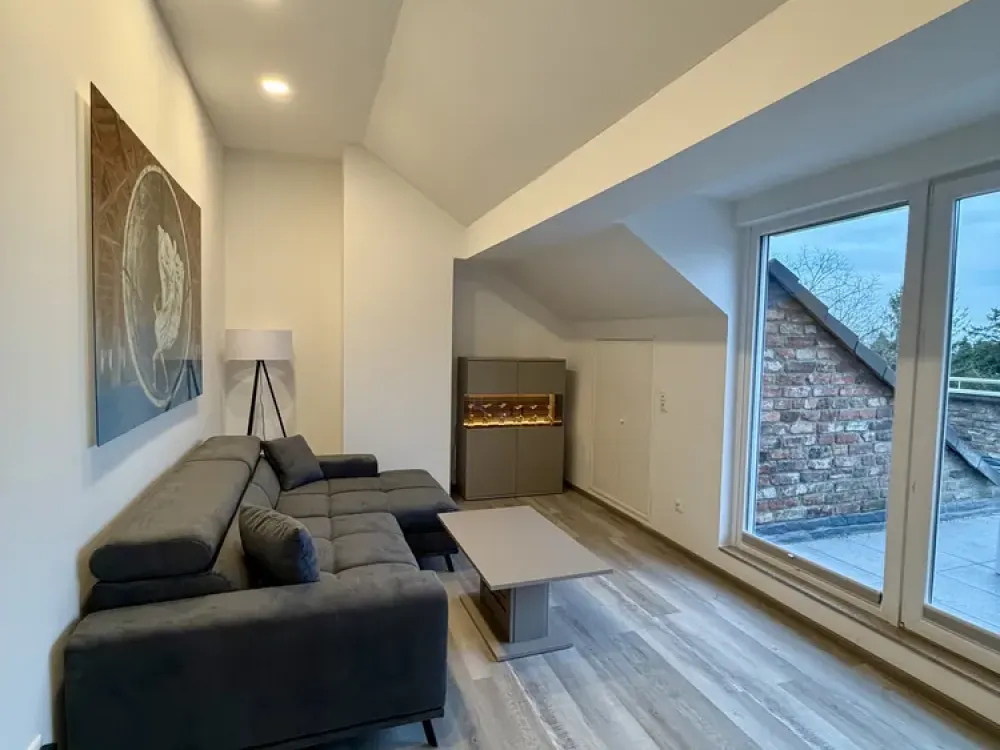 Möblierte 2‑Zimmer Dachgeschoss-Wohnung in Hürth