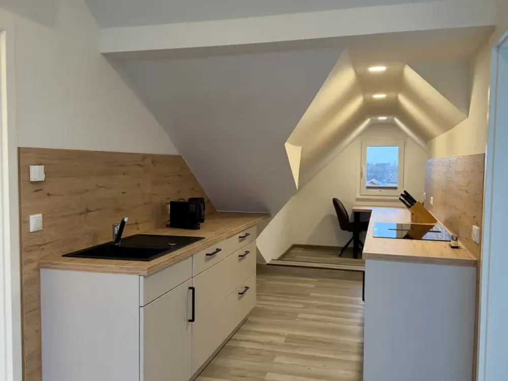 Möblierte 2‑Zimmer Dachgeschoss-Wohnung in Hürth