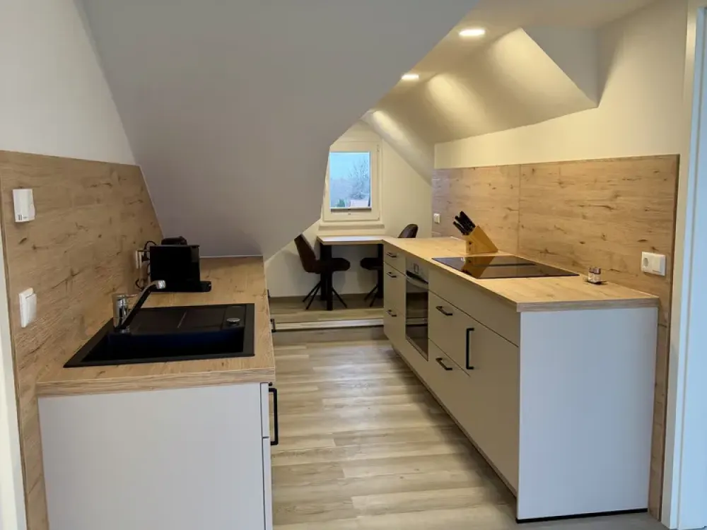 Möblierte 2‑Zimmer Dachgeschoss-Wohnung in Hürth