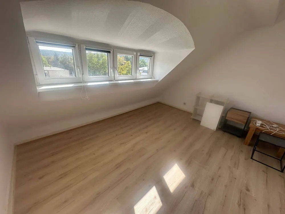 Sbr.-St. Arnual * gemütliche DG-Wohnung * 2 ZKB * Küche