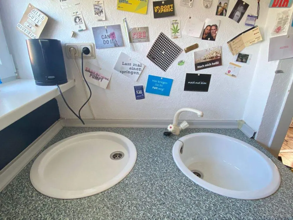 Sbr.-St. Arnual * gemütliche DG-Wohnung * 2 ZKB * Küche