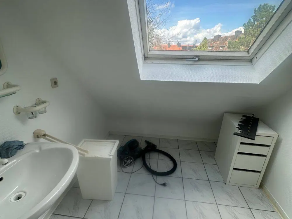 Sbr.-St. Arnual * gemütliche DG-Wohnung * 2 ZKB * Küche