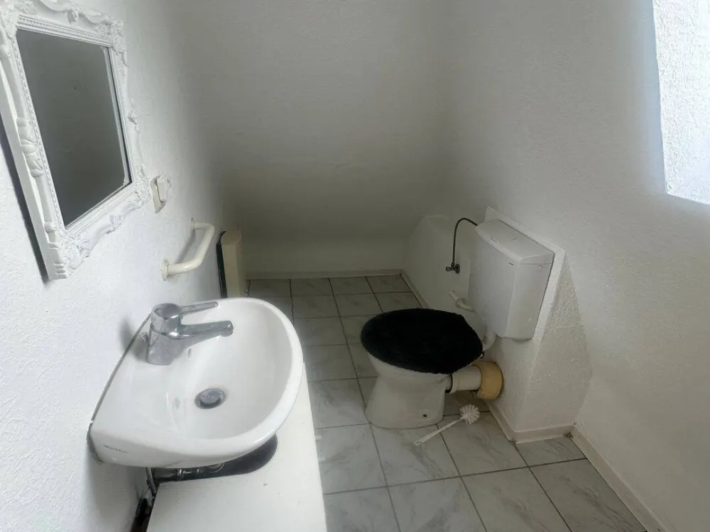 Sbr.-St. Arnual * gemütliche DG-Wohnung * 2 ZKB * Küche