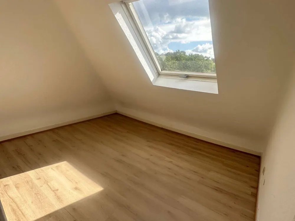 Sbr.-St. Arnual * gemütliche DG-Wohnung * 2 ZKB * Küche