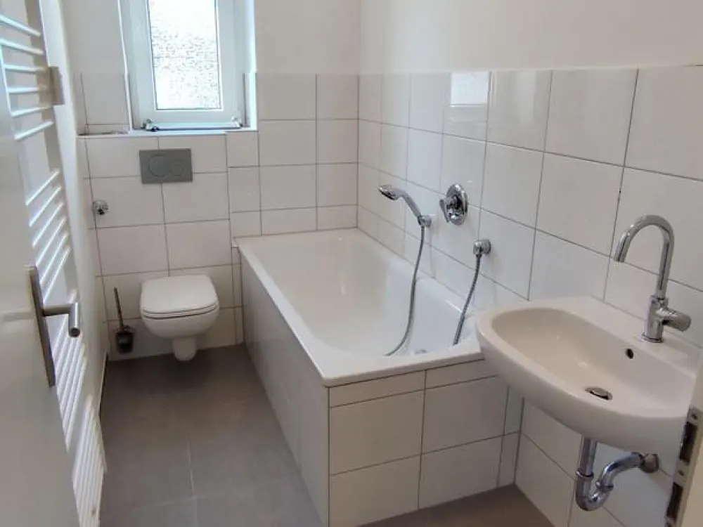 Sanierte, helle 110 qm Wohnung mit 4,5 Zimmern in der Holzstraße