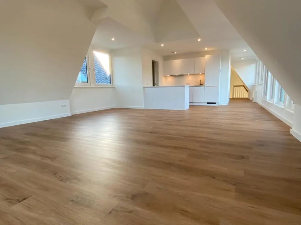 Moderne, lichtdurchflutete 2-Zimmer-Wohnung mit Balkon