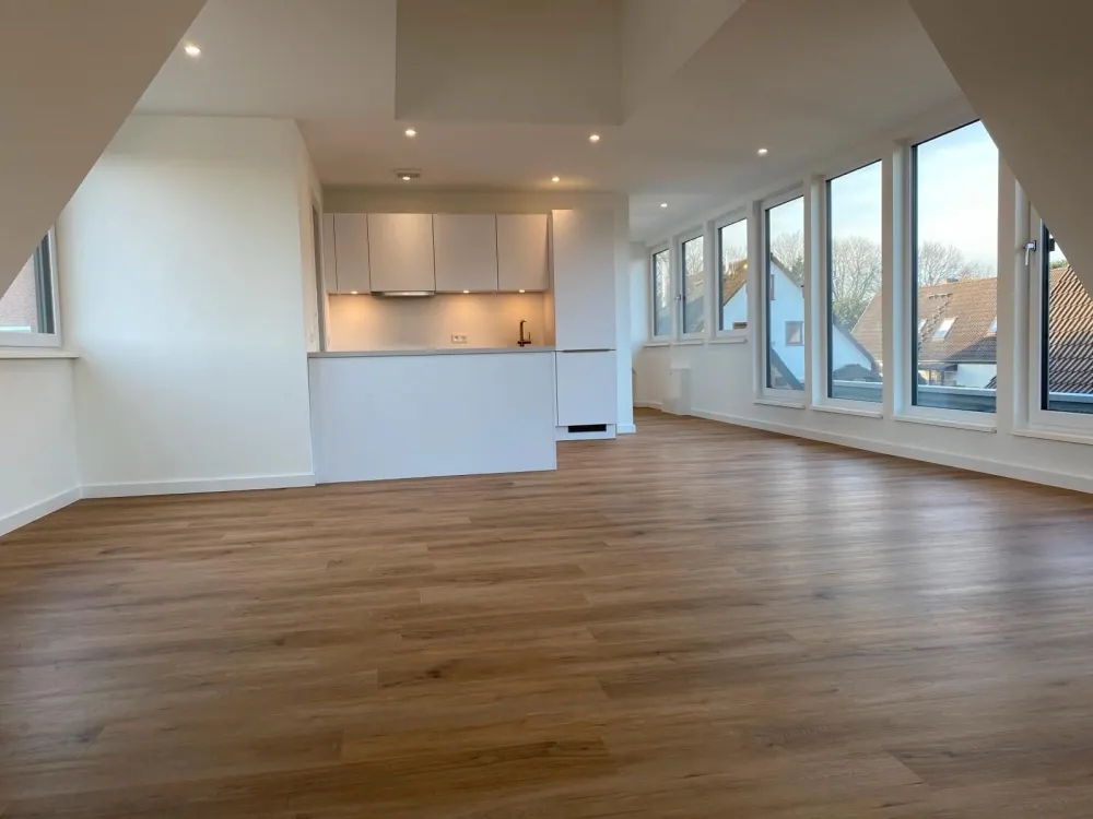 Moderne, lichtdurchflutete 2-Zimmer-Wohnung mit Balkon