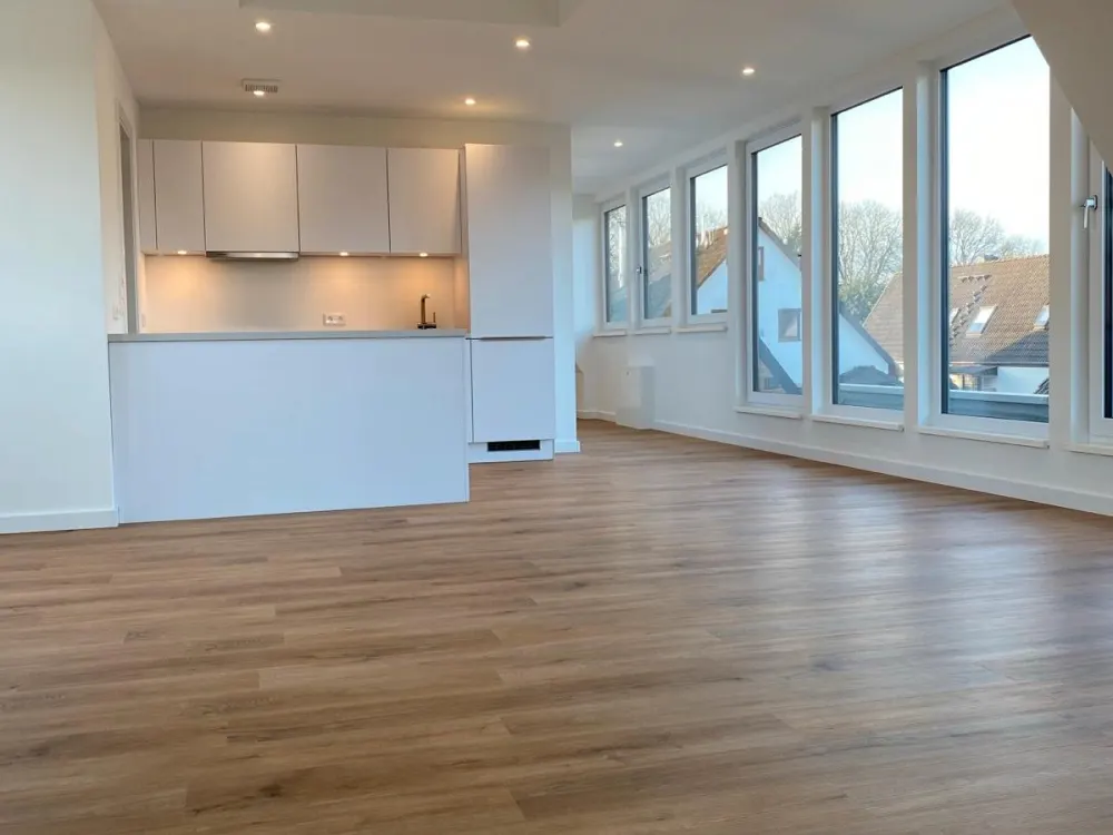 Moderne, lichtdurchflutete 2-Zimmer-Wohnung mit Balkon